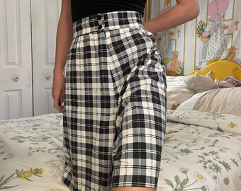 80s vintage High waisted plaid black and white mom shorts!