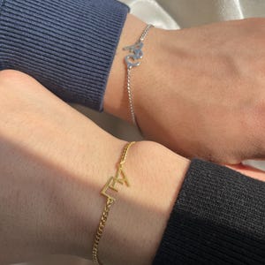 Juego de pulseras con iniciales para pareja, joyería con letras entrelazadas en plata de ley 925, regalo minimalista personalizado para él y para ella, pulsera personalizada
