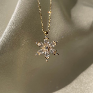 925 Silver Minimalist Snowflake Necklace - White Snowflake Pendant - 14k Gold Plated Winter Necklace - Valentine&#39;s Day Gift For Her