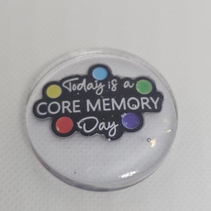 Core Memory-inspirerad utbytbar namnskyltstoppare