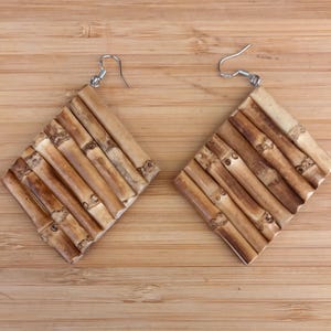 Retro 50s style large rafts natural bamboo drop earrings great for tiki rockabilly or Hawaiian outfit