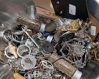Mélange de breloques sorcière mystère