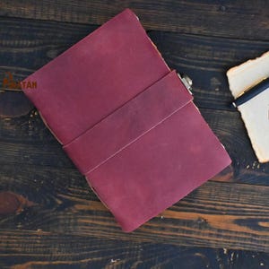 Handgefertigtes Vintage Deckle Edge Baumwollpapier Ledergebundenes Journal Rustikales Tagebuch mit Schloss Gürtel Grimoire Journal Weihnachtsgeschenk 200 Seiten 125GSM