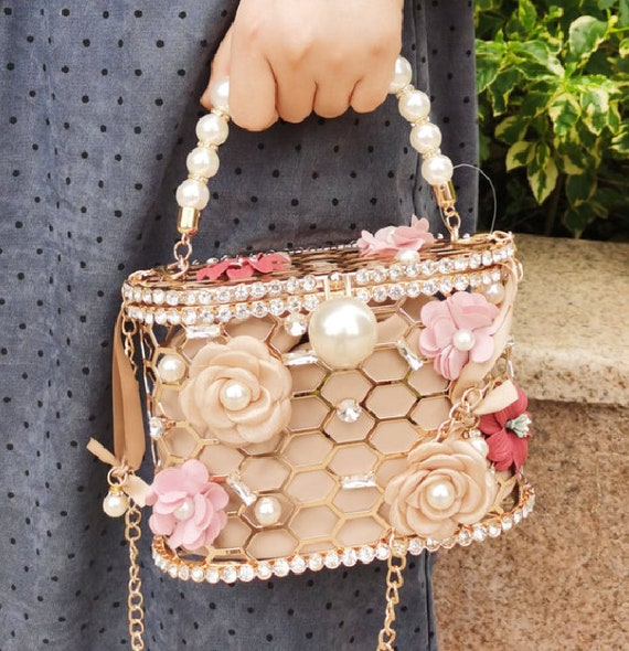 Luxury Acrylic Pearl Evening Clutch Bags Women Handmade Beaded Clear Purses  And Handbags Ladies Woven Shoulder Bag Wedding Party - Star Traders at Rs  5999.00, Visakhapatnam | ID: 2851814185491