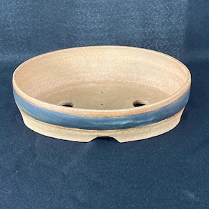 Pot à bonsaï / Oval / vert de cuivre. Terre brin rouge.                          Bonsai pot / Oval / copper green. Red strand earth.