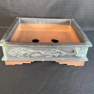 Rectangular bonsai pot in red stoneware. Enamel, copper green.