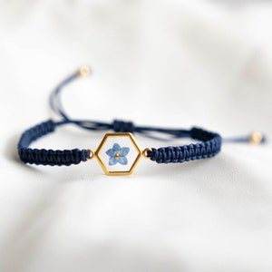 Individual bracelet with forget-me-not flowers, gold