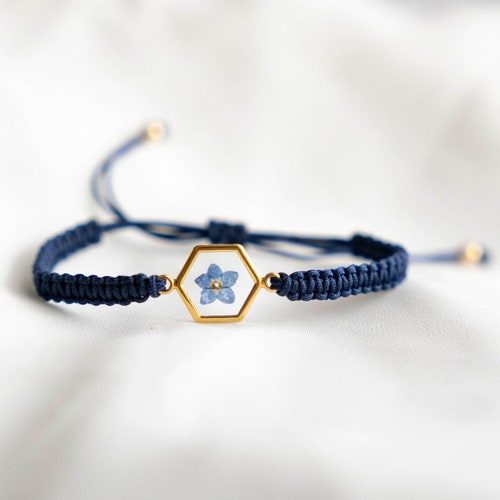 Individual bracelet with forget-me-not flowers, gold