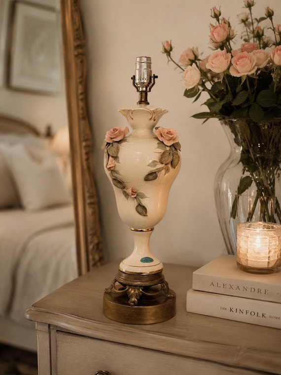 Rare 1960s Underwriting Laboratories Lamp with 3 Dimentional Roses