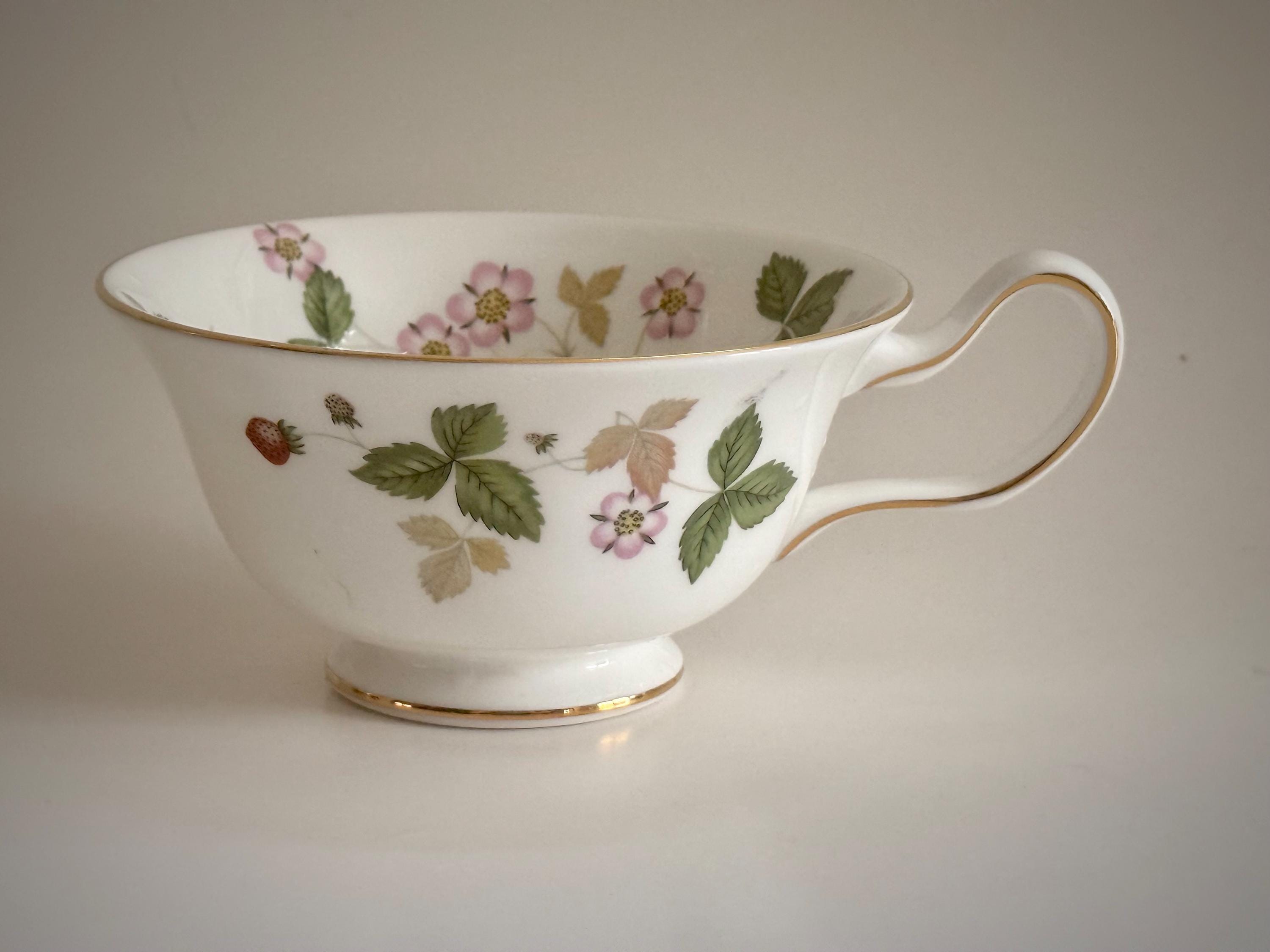 ビンテージウエッチウッドBONEchinaホワイトキャベツ葉模様ティーセット Wedgwood bone china teacup - Etsy 日本
