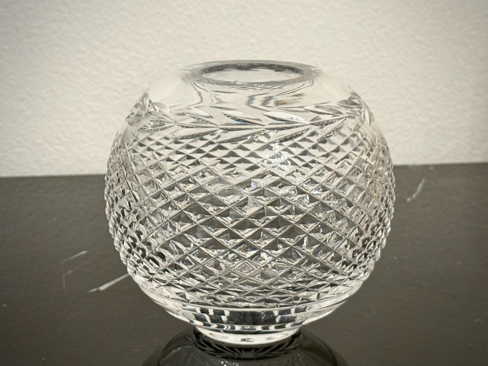アメリカンブランド　クリスタルガラス花瓶　 Crystal Older Mark Glandore Rose Bowl 5 3/4" wide Amazon.com: Waterford Rose Bowl, 5