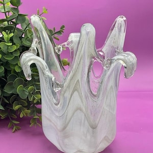 Vintage Frosted White Murano Glass Tulip Vase: Elegant Home Decor