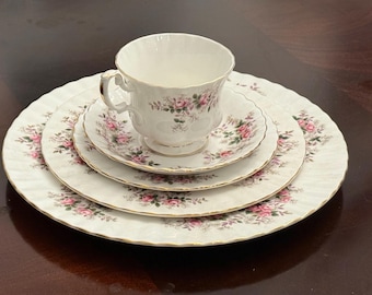 Vintage Royal Albert Lavender Rose 5-Piece Place Setting (1961–2009) – Fine Bone China England