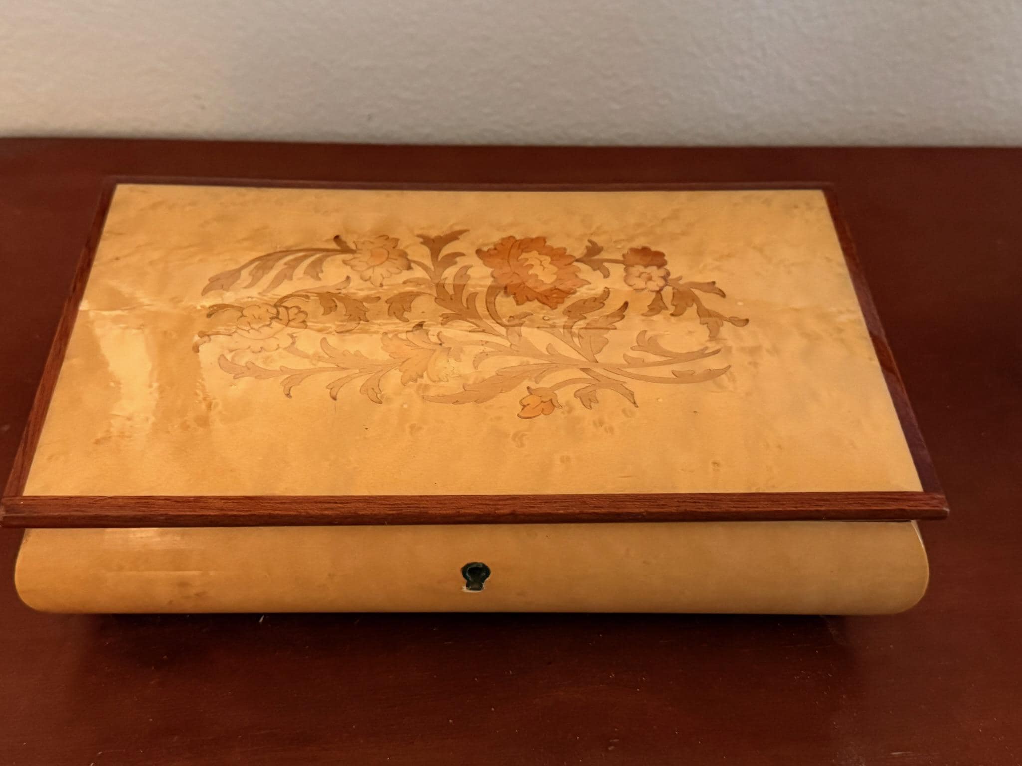イタリア家具 象嵌細工 花柄 木製蓋付きボックス 小物入れ 宝箱 バラ薔薇レトロ ヴィンテージ ソレント ミュージカル ジュエリー ボックス：イタリアの