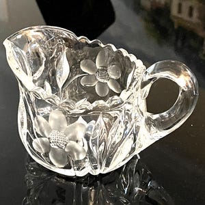 Vintage ~ Kristallen creamer ~ Woondecoratie ~ Keukenartikelen ~ Bloemmotief
