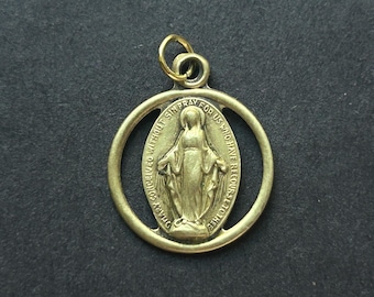 A Small Vintage Miraculous Mary Medal Pendant, Immaculate Mary Medal, Vintage Catholic Pendant, Gold Plate, Made in Italy