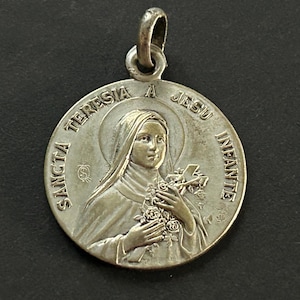 Antique St Theresa of the Child Jesus Religious Medal in Latin, Sancta Teresia, Love The Holy Child Jesus, The Little Flower Of Jesus Medal