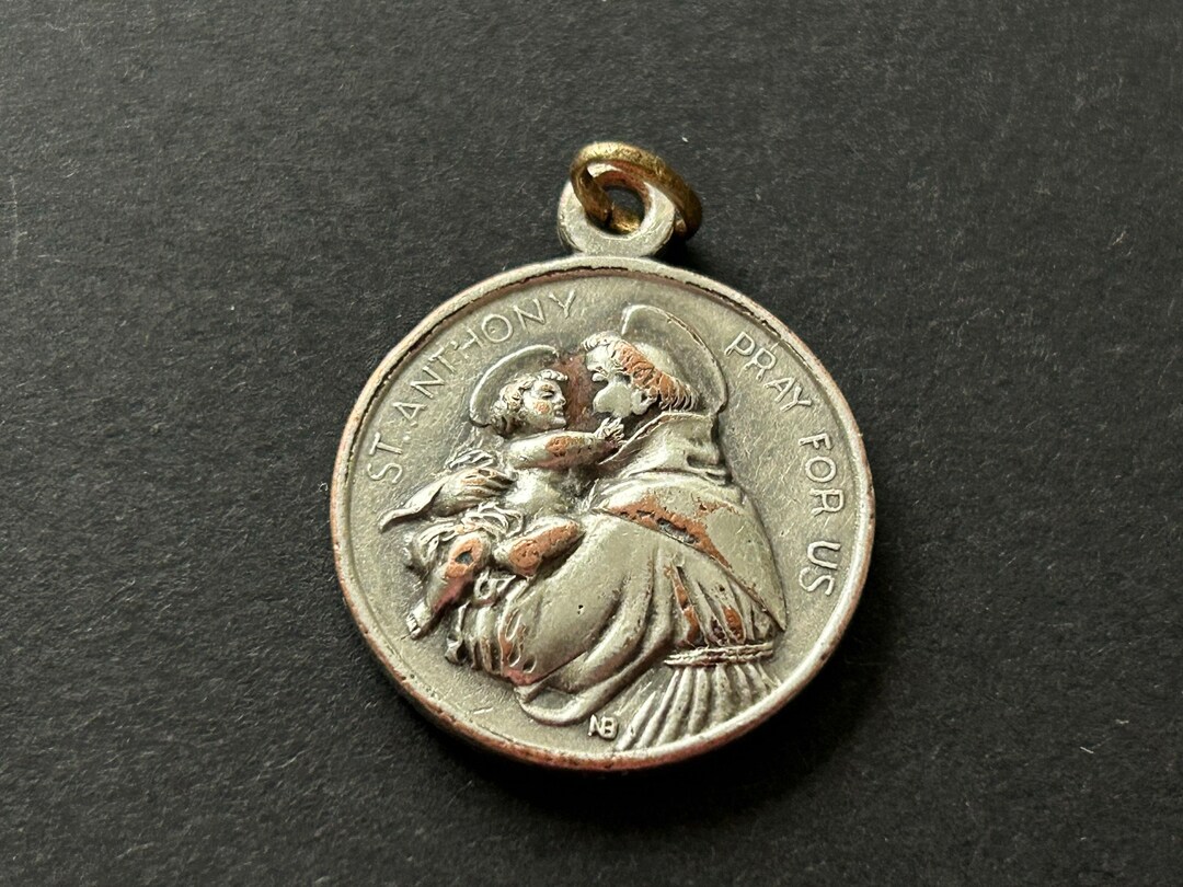 Collier Pendentif Vintage Saint Antoine - Couleur Or Et Argent, Motif Religieux En Relief