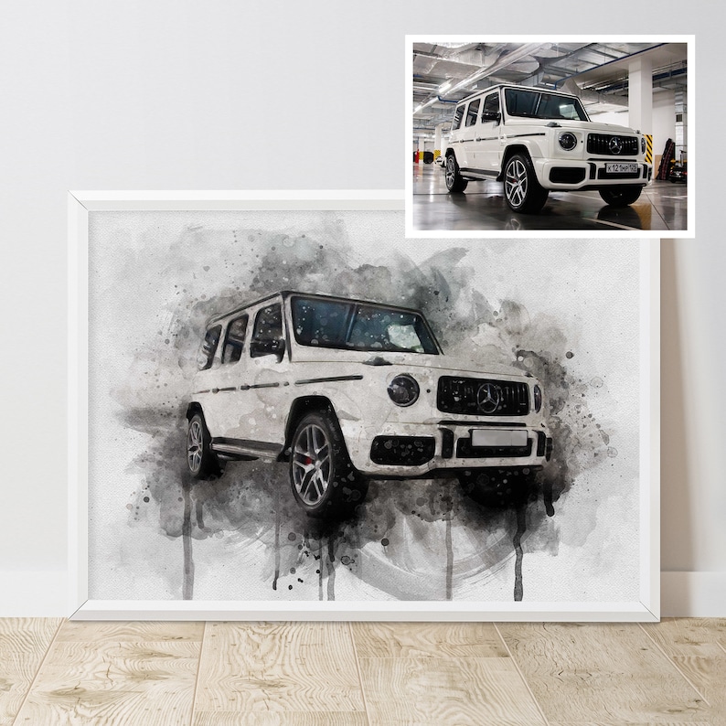 Op de afbeelding: Een aquarel schilderij van een witte SUV met zwarte accenten. De auto is afgebeeld in een realistische stijl met de nadruk op de voorkant van het voertuig. De achtergrond is een wazige grijs-witte aquarel was.