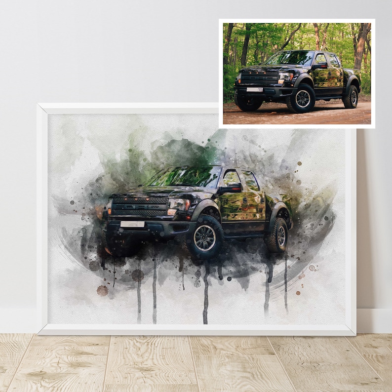 Op de afbeelding: Een aquarel schilderij van een zwarte pick-up truck met een camouflage ontwerp. De truck staat op een witte achtergrond met grijze en groene aquarel spatten.