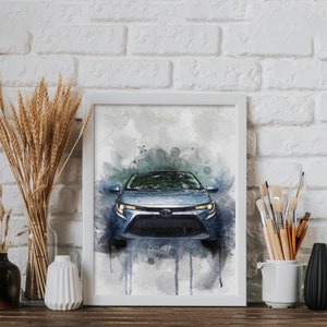 Op de afbeelding: Een aquarel schilderij van een zilveren Toyota Corolla met een wit frame. De auto is scherp en de achtergrond is wazig met aquarel spatten.