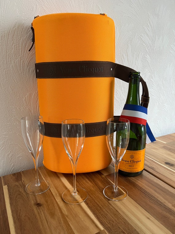 Set of French Veuve Clicquot Picnic Bag and 3 glas