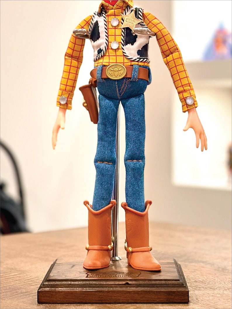 Base de madera maciza para el Sheriff Woody / Soporte para figura de vaquero de juguete de tamaño real / Base de exhibición para coleccionistas imagen 3