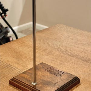 Base de madera maciza para el Sheriff Woody / Soporte para figura de vaquero de juguete de tamaño real / Base de exhibición para coleccionistas imagen 8
