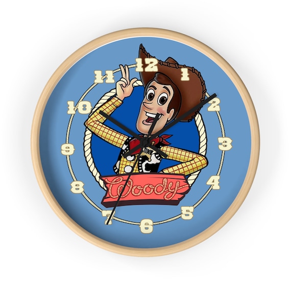 トイストーリー　ウッディズ　ラウンドアップ　掛け時計 ウッディのラウンドアップ木製壁掛け時計：トイ・ストーリー