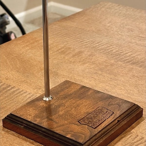 Base de madera maciza para el Sheriff Woody / Soporte para figura de vaquero de juguete de tamaño real / Base de exhibición para coleccionistas imagen 9