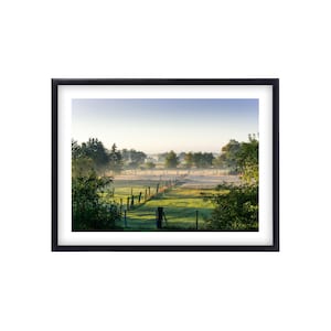 Kunstdruck Poster Deutschland, Naturfotografie Sonnenaufgang, Idylle und Nebel, Wall Art Wiese und Wald, Foto für Wohnzimmer u. Schlafzimmer