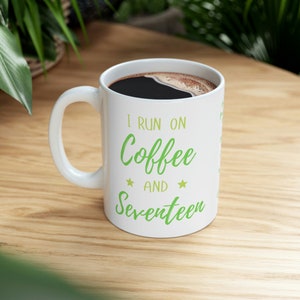 Corro su caffè e diciassette tazza kpop 11oz, tazza fan kpop, tazza regalo kpop, scoups, the8, dk, woozi, dino, vernon, hoshi,