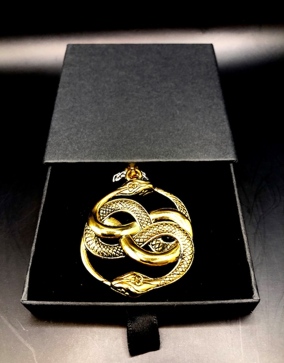 La Storia Infinita, il significato di Auryn e l'Incanto - Luca Ricatti La Storia Infinita, il significato di Auryn e l'Incanto - Luca Ricatti