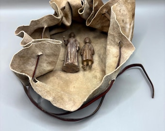 Gladiator-Inspired Wife & Son Figurines | Handmade 3D Printed, Hand-Painted Movie Prop Replica | Aged Cloth Pouch | Roman Film Memorabilia