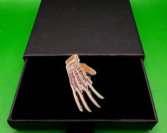 Freddie’s Knife Glove / A Nightmare on Elm Street / Horror inspired  metal pin/badge