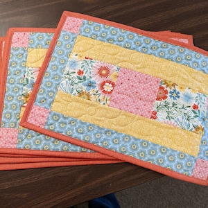 Well Dressed Quilted Placemat Pattern - paper/hard copy - quilt sewing Place Mat - Easy to Make!