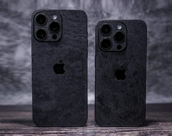Skin per iPhone Real Stone Slate Lite Black Rustique | Adesivo protettivo posteriore fatto a mano per iPhone 17 Pro Max 16 15 | Effetto pietra di alta qualità