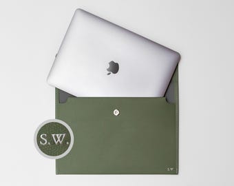 Elegant and personalized laptop and tablet sleeve for the 13-inch MacBook Air or the 12.9-inch iPad Pro | Unique gift