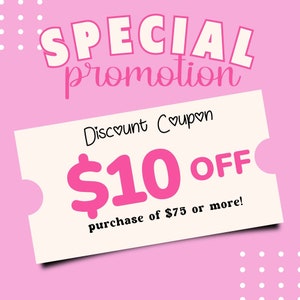K&ouml;nnte beinhalten: Rosa-wei&szlig;er Rabattgutschein mit dem Text "SPECIAL promotion" und "Discount Coupon" mit einem Herzsymbol. Der Gutschein bietet 10 &euro; Rabatt auf einen Kauf von 75 &euro; oder mehr.