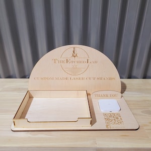Große quadratische Reader Dock Visitenkarte A5 Broschürenhalter für den Handwerksmarkt, Aufsteller mit Logo & QR-Code, Holzaufsteller Eftpos