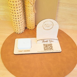 Großer quadratischer Visitenkartenhalter für Handwerksmarkt, benutzerdefinierter Ständer mit Logo und QR-Code, Holzständer Eftpos rund
