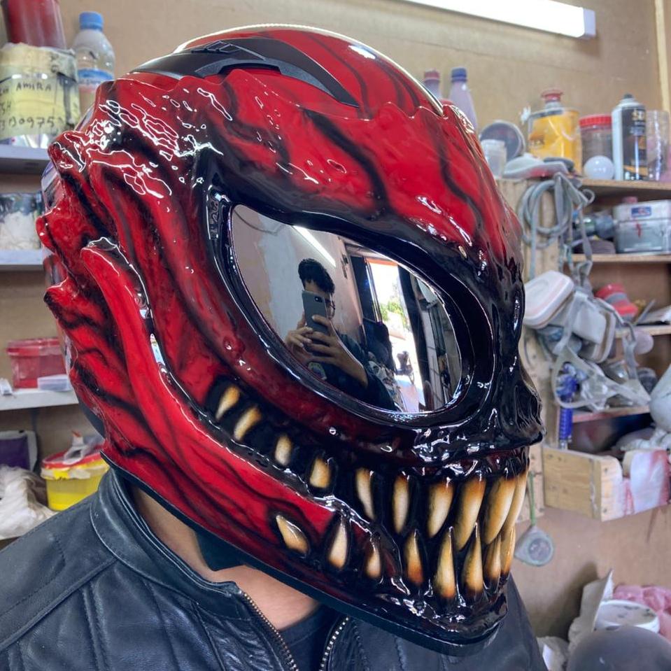シンビオートスパイダーマン風ヘルメット 4997035109968.jpg