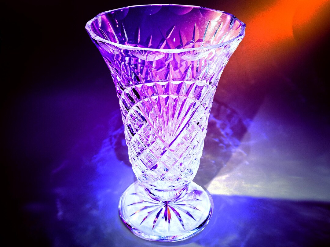 ウォーターフォード リズモア花瓶 - 10 インチの美しいカットガラス