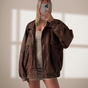 Old School jaren 90 gepersonaliseerd bruin leren jack voor dames Oversized retrostijl Relaxed fit Verontruste trendy jas Perfecte meisjesfeestjes