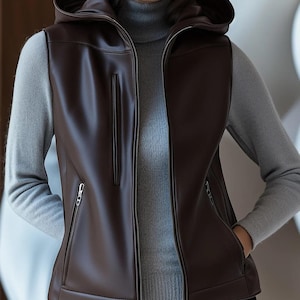 Veste motard unisexe en cuir à capuche marron avec capuche Veste sans manches zippée élégante et chaude, parfaite pour hommes et femmes, veste en cuir robuste pour hommes et femmes