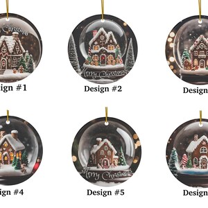 K&ouml;nnte beinhalten: Runde Weihnachtskugeln mit Lebkuchenhaus-Design in einer Schneekugel. Jede Kugel hat eine goldene Schnur zum Aufh&auml;ngen, und auf einigen Kugeln steht "Merry Christmas". Die Ornamente sind mit Design #1 bis Design #6 beschriftet.