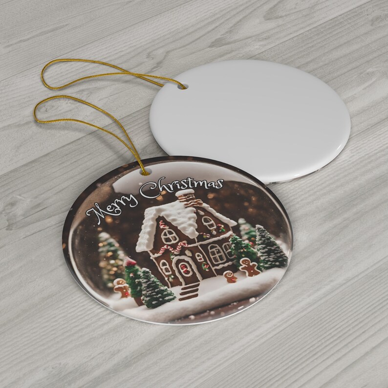 Merry Christmas Lebkuchen-Haus-Schneekugel 2024 Keramikverzierung Traditionelle Feiertags-Andenken-Weihnachtsgeschenk-Idee-Erbstück vorhanden Verschneit Bild 9