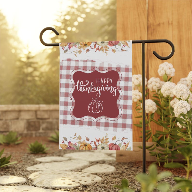 Niedliche Happy Thanksgiving-Flagge, karierte Blumenherbst-Yard-Flagge, klassische Herbstdekoration, Bauernhaus-Ernte im Freien Home Banner rustikales Feiertagshaus Bild 2