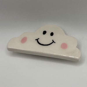 スマイリークラウドセラミックブローチ