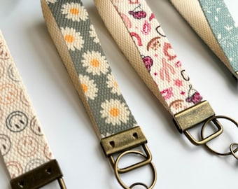 Wristlet keychain, Custom key lanyard, Cute Car Key Holder, Key Fob Wristlet, Floral Keychain, Gifts For Teachers